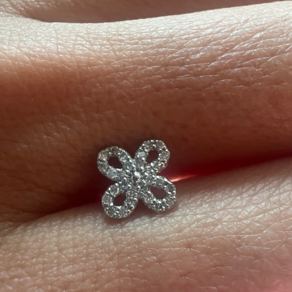 Flower Earrings with Natural Diamonds set in PT 900 - Picture 3 of 9